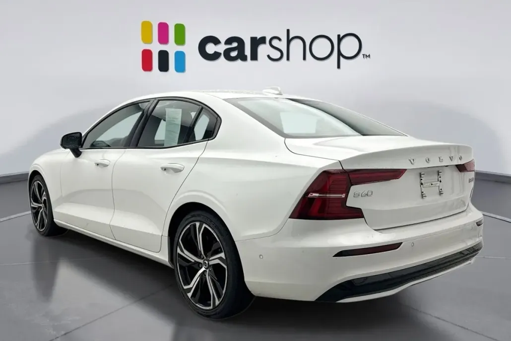 2024 Volvo S60 Plus photo 1