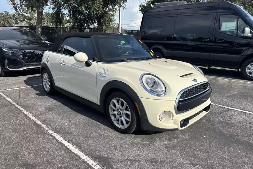2017 Mini Cooper Convertible S photo 1