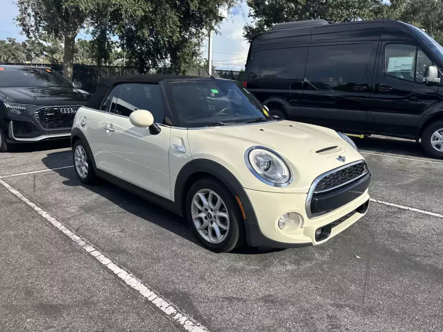 2017 Mini Cooper Convertible S photo 1