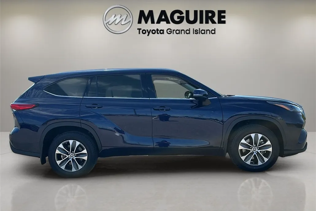 2022 Toyota Highlander XLE photo 1