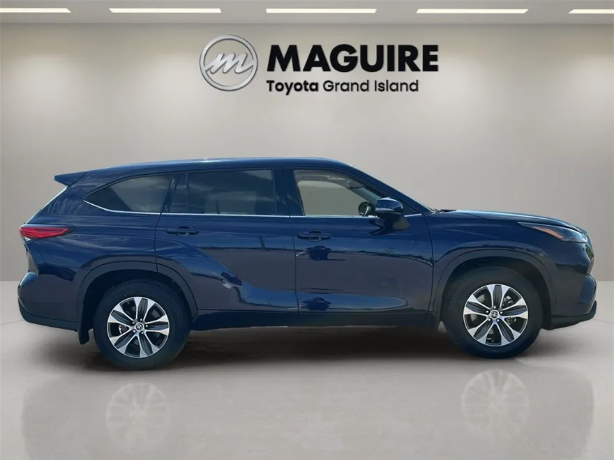 2022 Toyota Highlander XLE photo 1