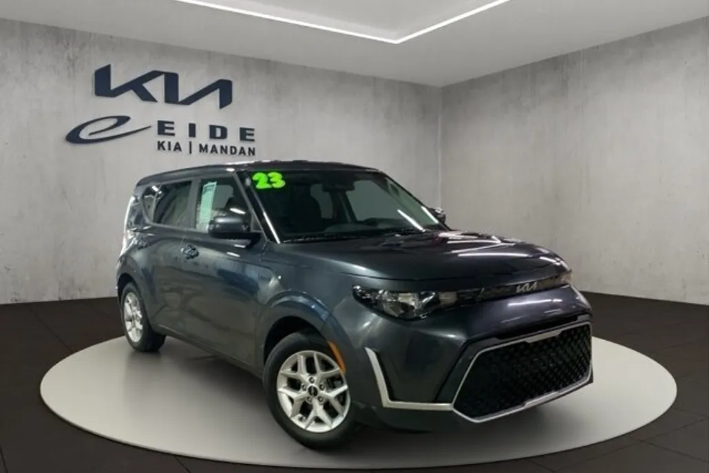 2023 Kia Soul LX photo 1