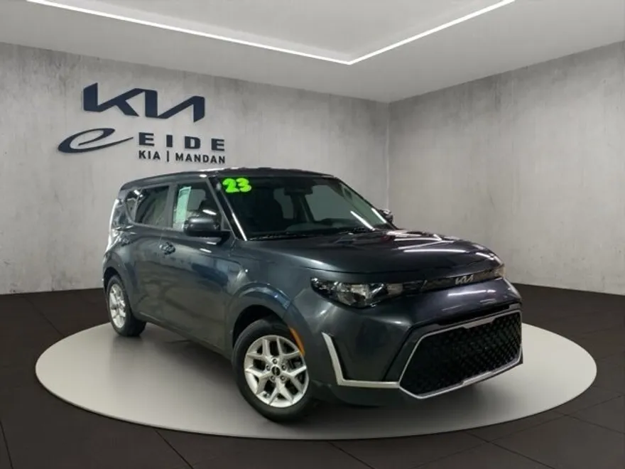 2023 Kia Soul LX photo 1