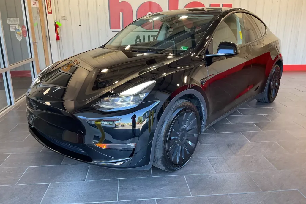 2024 Tesla Model Y Long Range photo 1