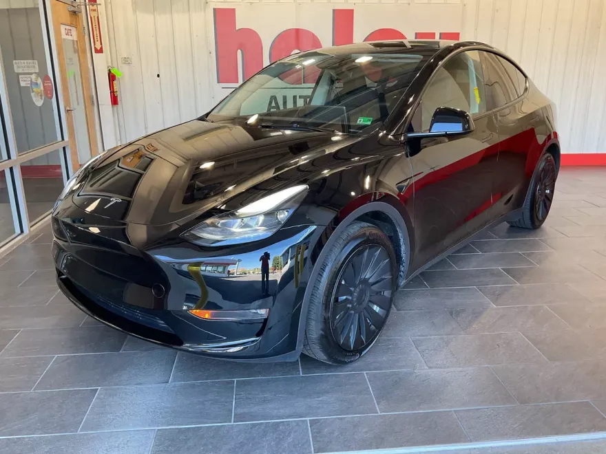 2024 Tesla Model Y Long Range photo 1