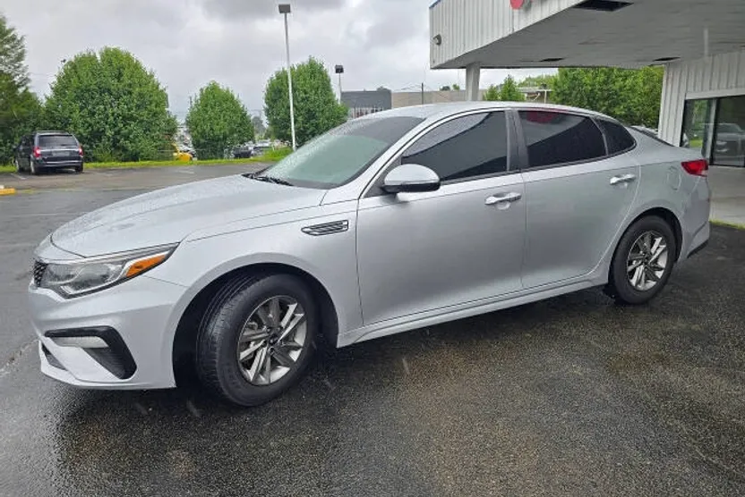 2019 Kia Optima LX photo 1