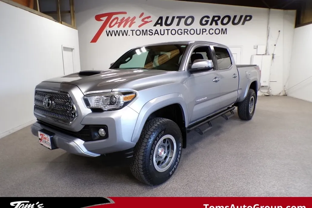 2017 Toyota Tacoma TRD Sport photo 1