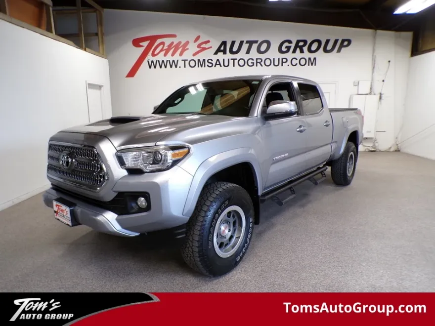 2017 Toyota Tacoma TRD Sport photo 1