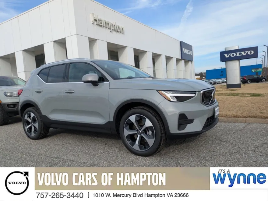 2025 Volvo XC40 Core photo 1