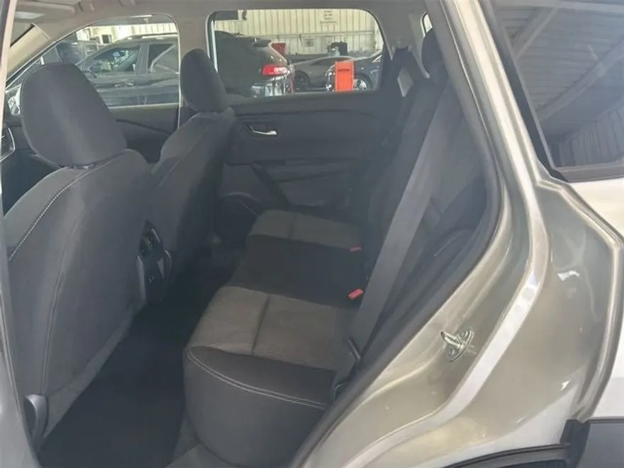 2024 Nissan Rogue SV photo 1