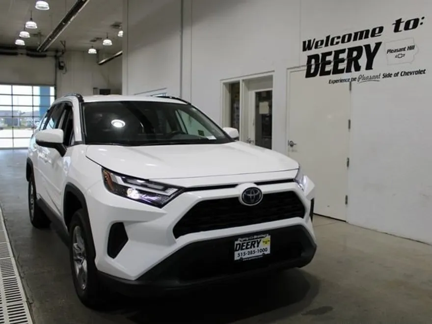 2024 Toyota RAV4 Hybrid LE photo 1