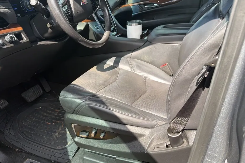 2020 Cadillac Escalade Luxury photo 1