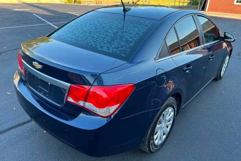 2011 Chevrolet Cruze LS photo 1
