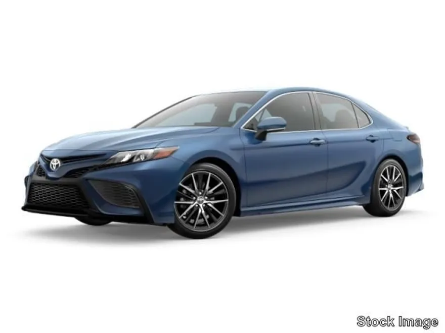 2022 Toyota Camry SE photo 1