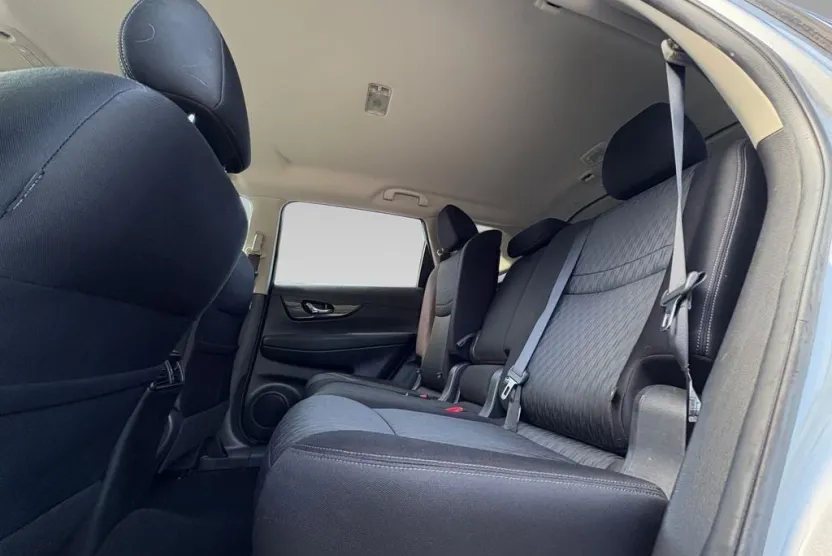 2017 Nissan Rogue SV photo 1