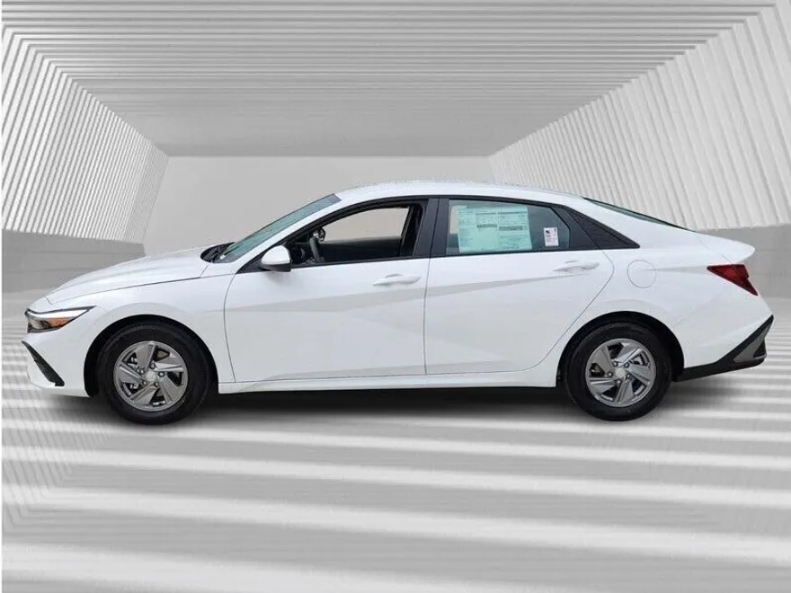 2025 Hyundai Elantra SE photo 1