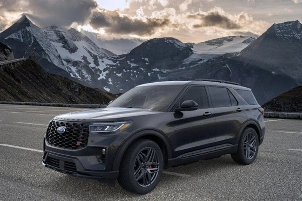 2025 Ford Explorer ST photo 1