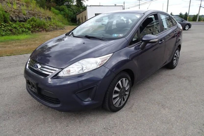 2013 Ford Fiesta SE photo 1