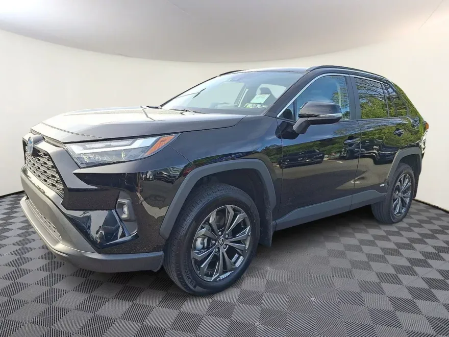 2024 Toyota RAV4 Hybrid XLE Premium photo 1