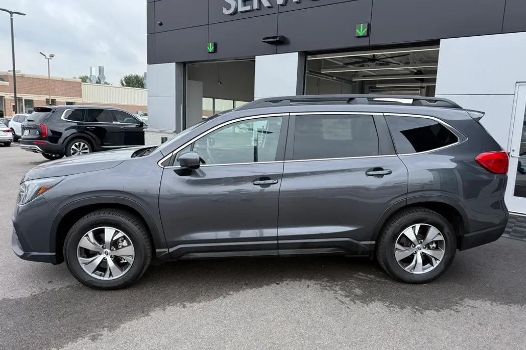 2024 Subaru Ascent Premium photo 1