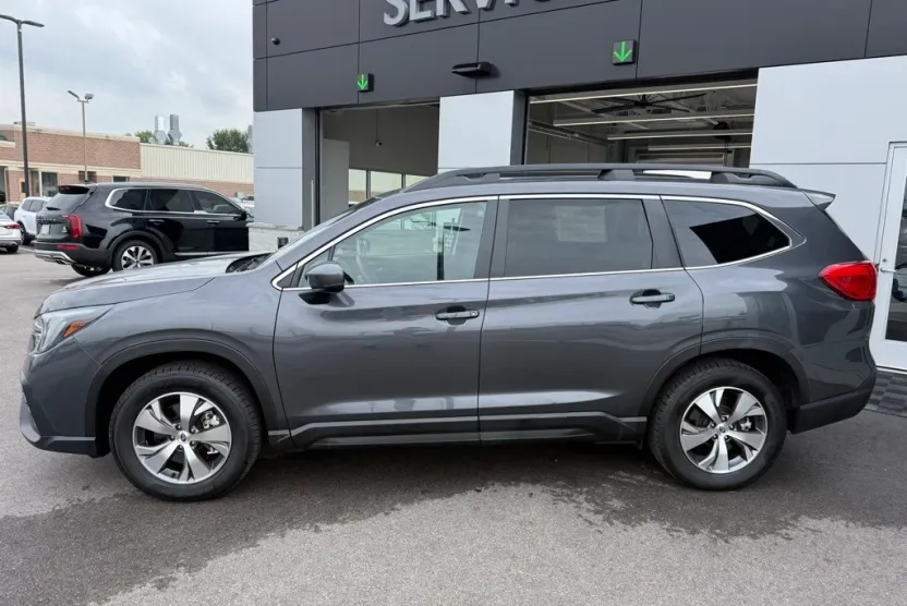 2024 Subaru Ascent Premium photo 1