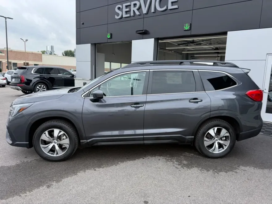 2024 Subaru Ascent Premium photo 1