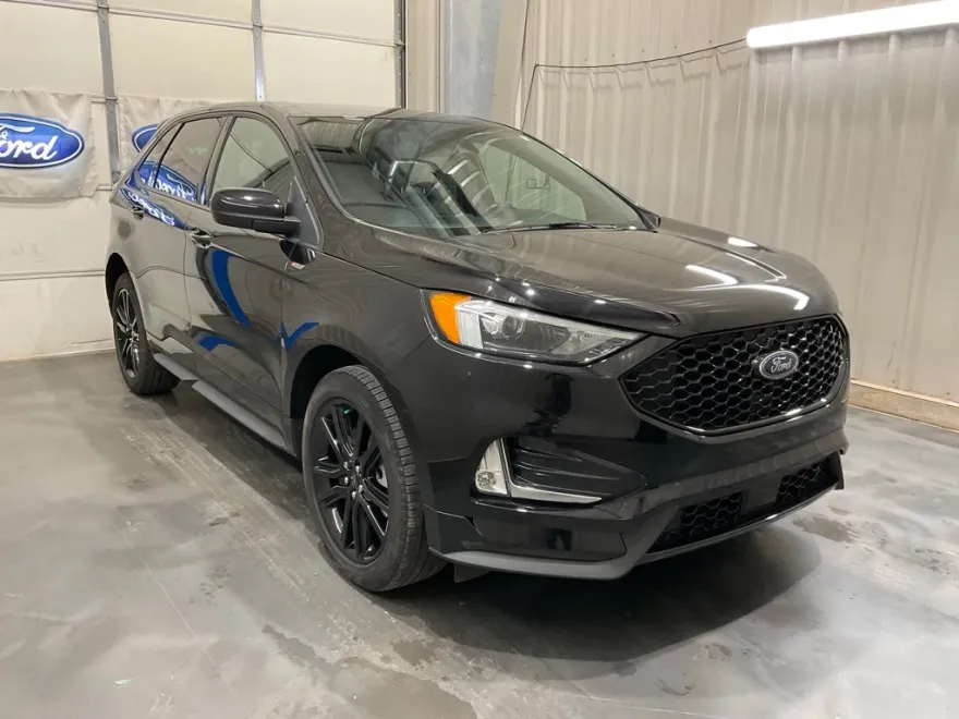 2024 Ford Edge ST photo 1
