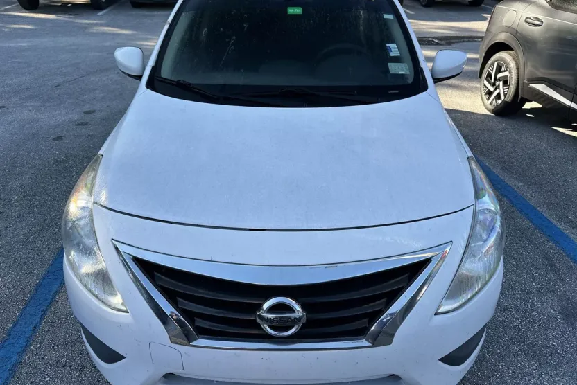 2018 Nissan Versa 1.6 S photo 1