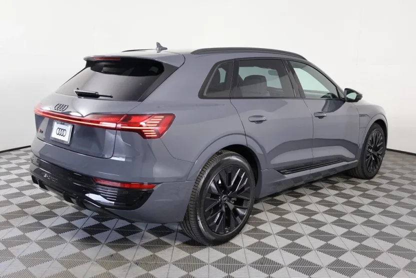 2024 Audi Q8 E-tron Prestige photo 1