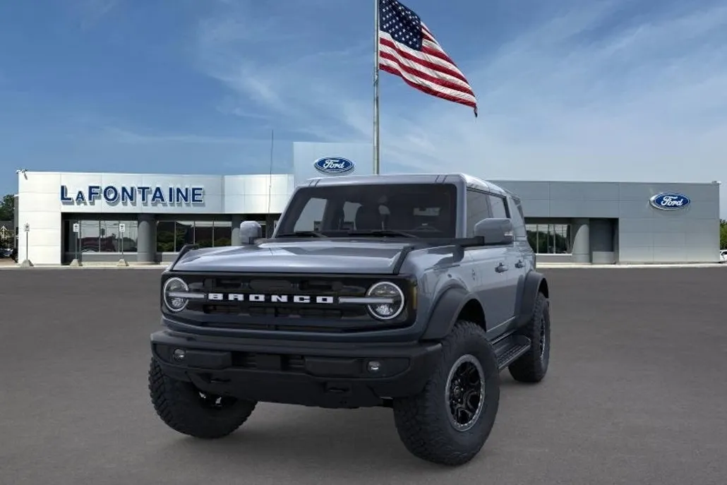 2025 Ford Bronco Outer Banks photo 1