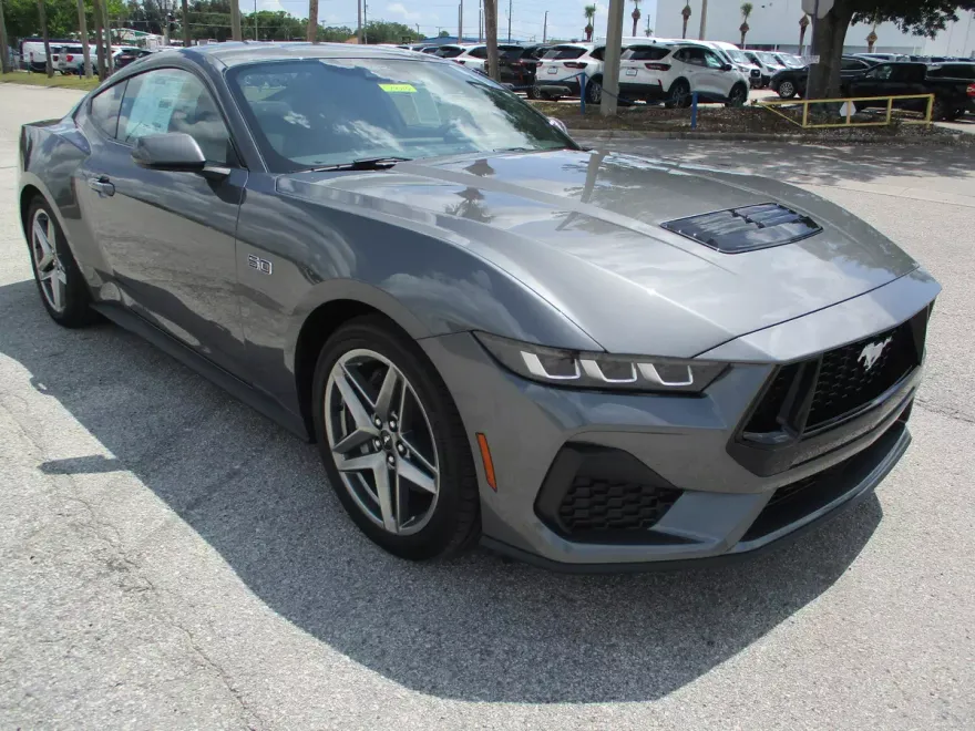 2025 Ford Mustang GT photo 1