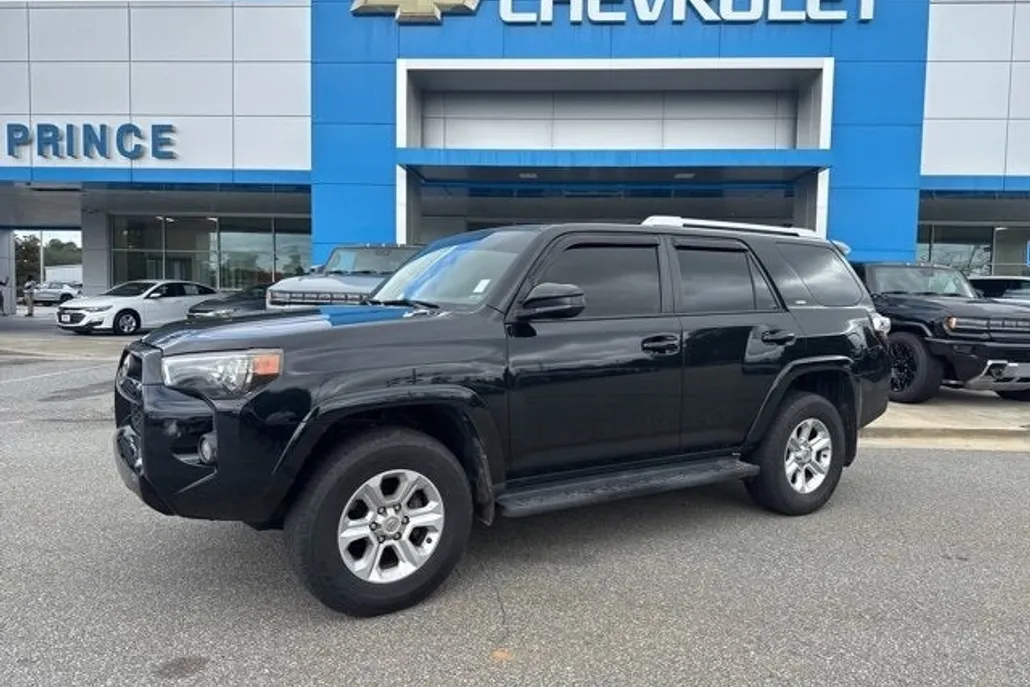 2018 Toyota 4Runner SR5 photo 1
