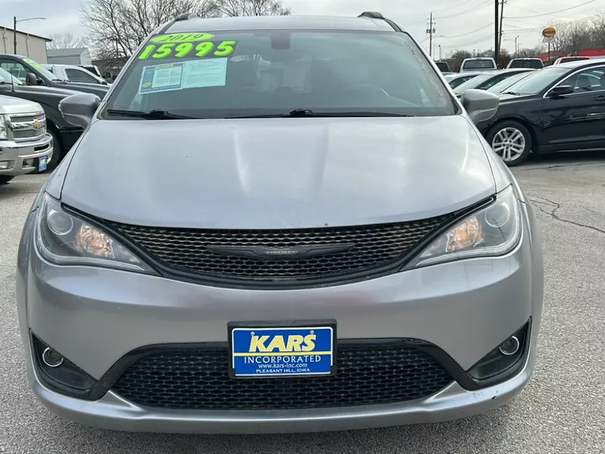 2019 Chrysler Pacifica Touring Plus photo 1