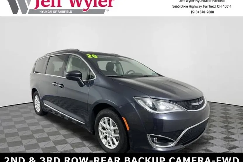 2020 Chrysler Pacifica Touring L photo 1
