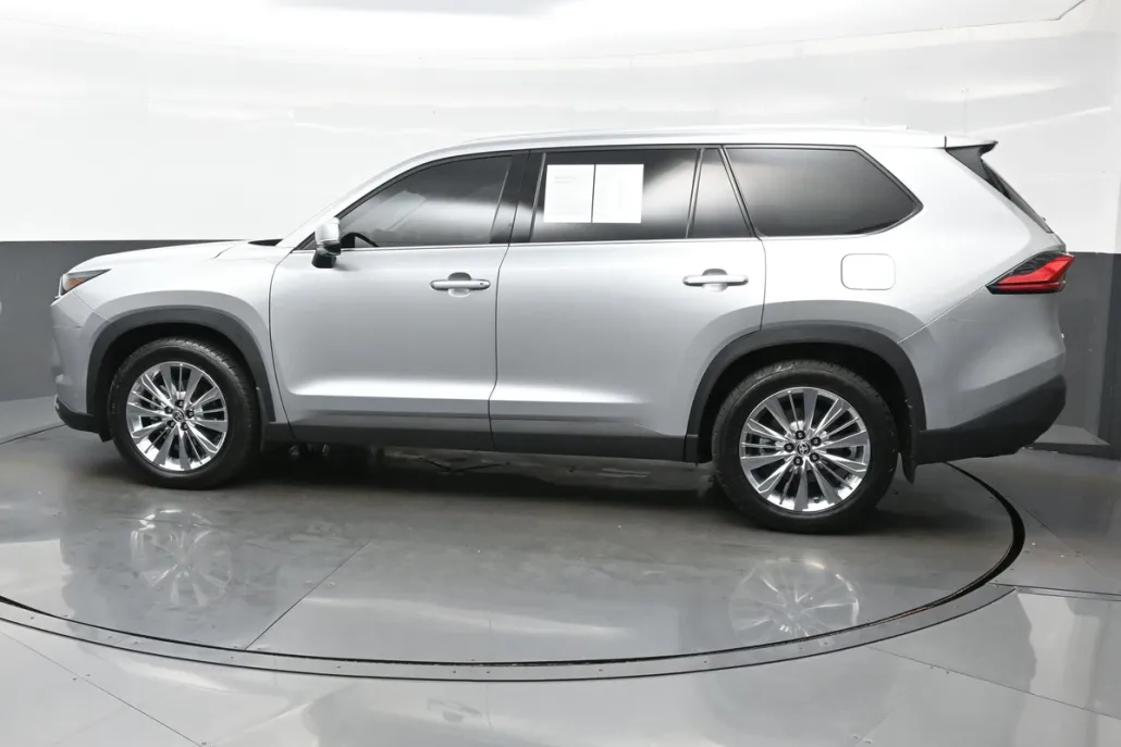 2024 Toyota Grand Highlander Platinum photo 1