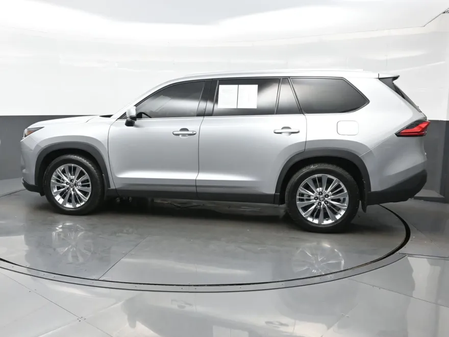 2024 Toyota Grand Highlander Platinum photo 1