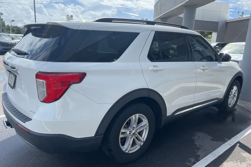 2020 Ford Explorer XLT photo 1