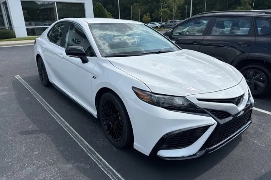 2023 Toyota Camry SE photo 1