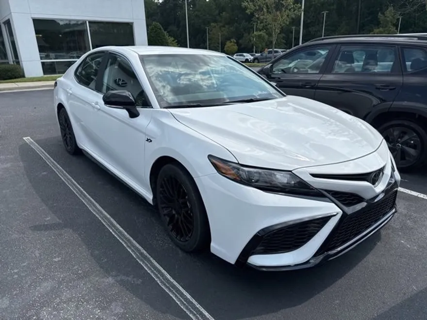 2023 Toyota Camry SE photo 1