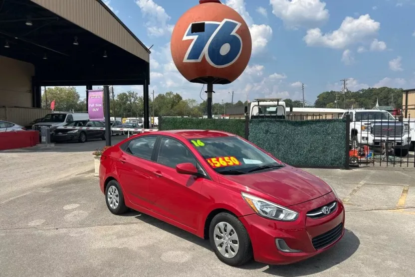 2016 Hyundai Accent SE photo 1