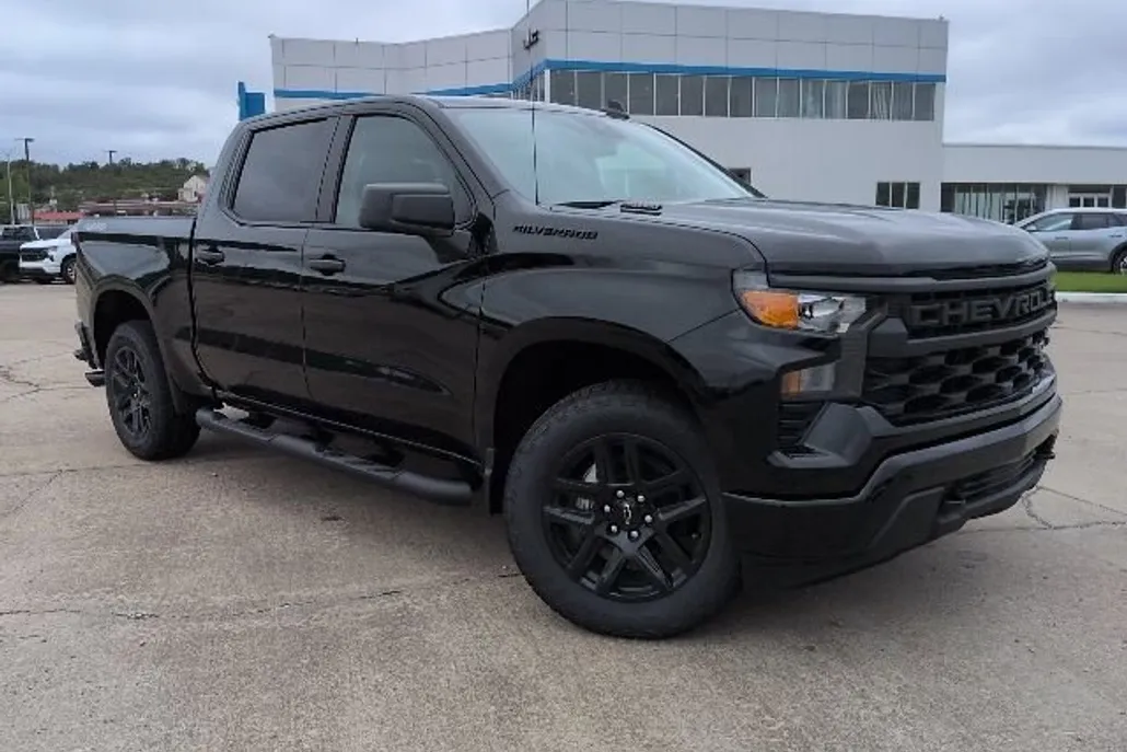 2025 Chevrolet Silverado 1500 Custom photo 1