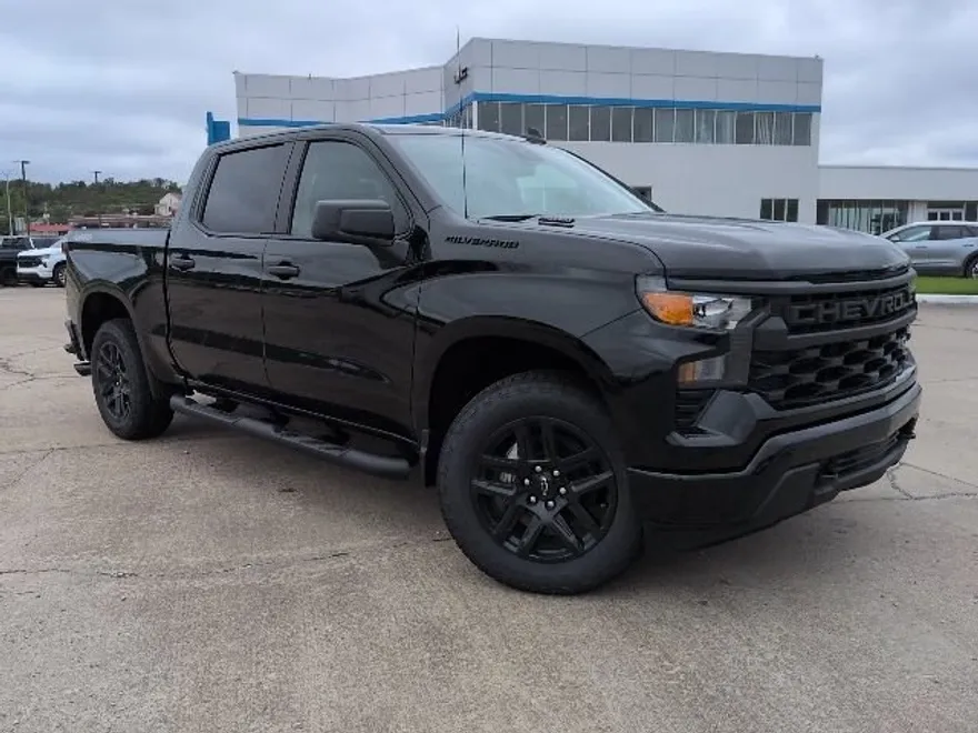 2025 Chevrolet Silverado 1500 Custom photo 1