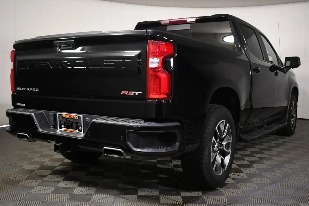 2022 Chevrolet Silverado 1500 RST photo 1