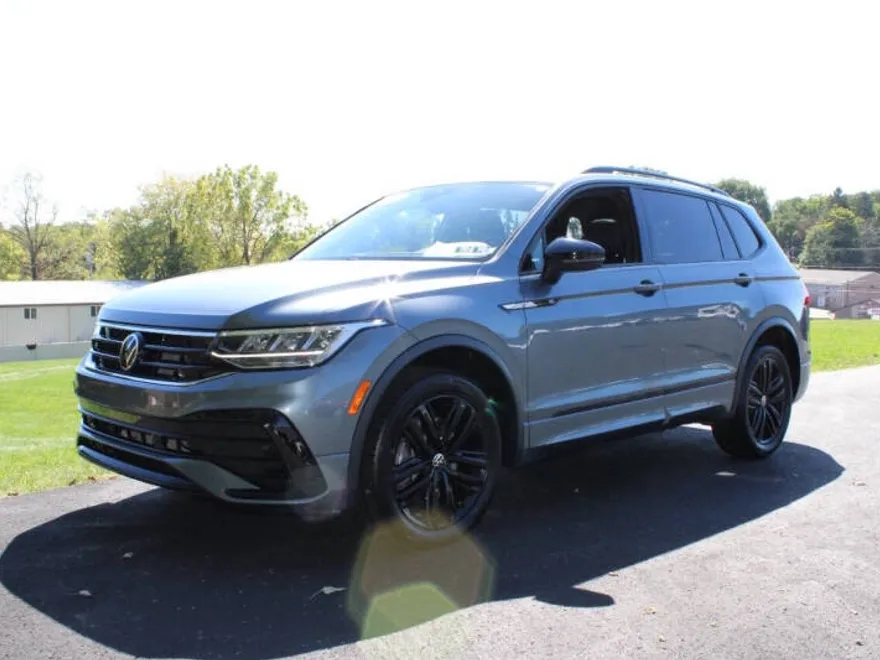 2022 Volkswagen Tiguan SE R-Line Black photo 1