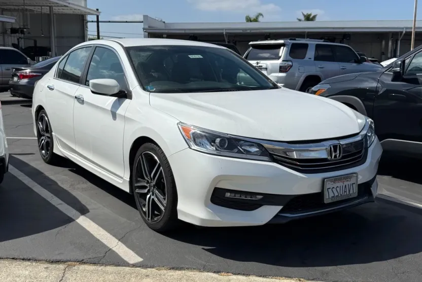 2017 Honda Accord Sport photo 1