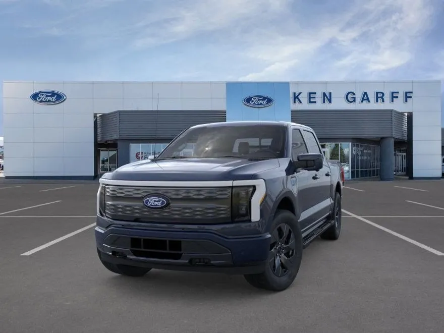 2025 Ford F-150 Lightning Lariat photo 1