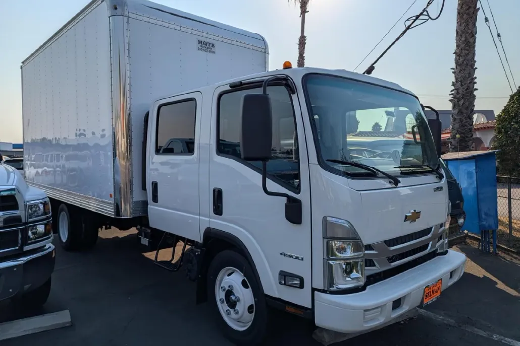 2024 Chevrolet Silverado 4500HD Base photo 1