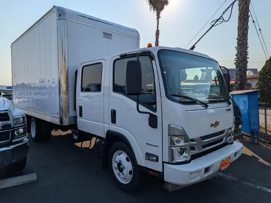 2024 Chevrolet Silverado 4500HD Base photo 1