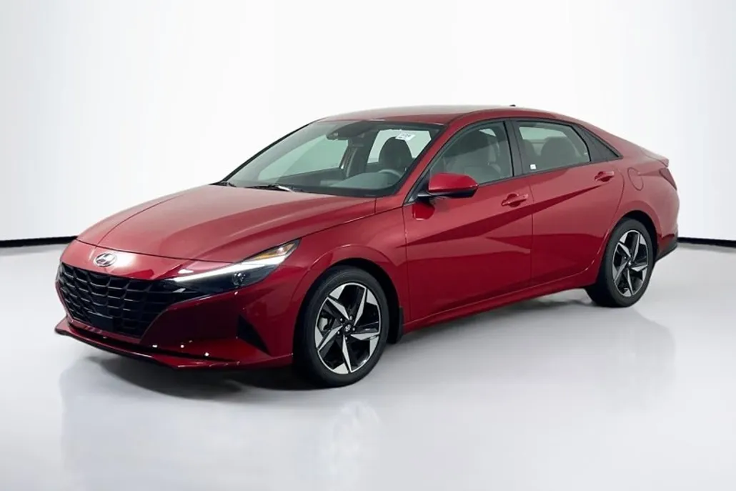2023 Hyundai Elantra SEL photo 1