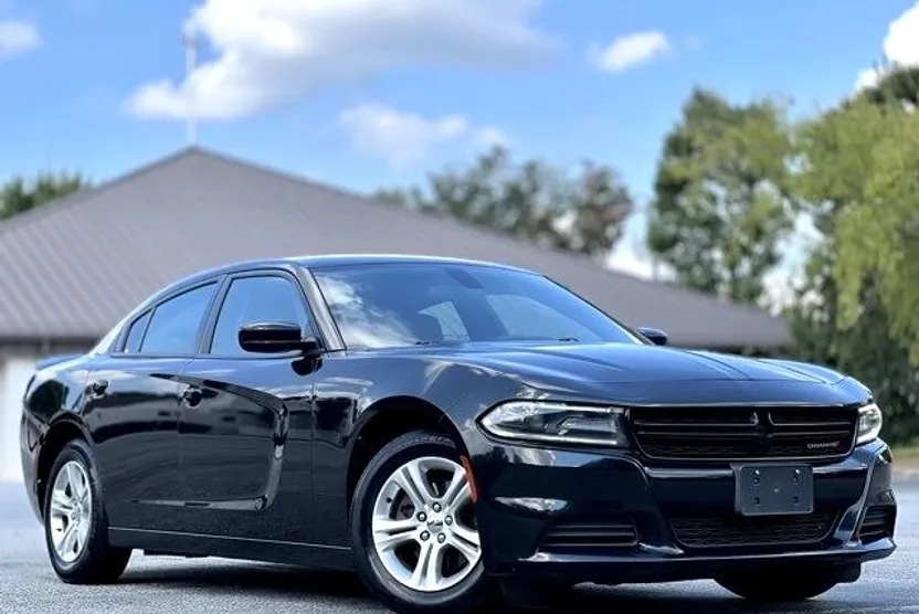 2019 Dodge Charger SXT photo 1